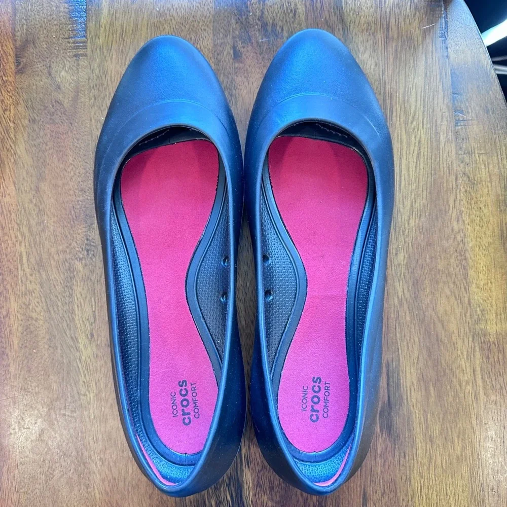 Crocs Eve Flat Shoes Womens Size 9 Black Pink 203404 Lightweight Comfort Slip On